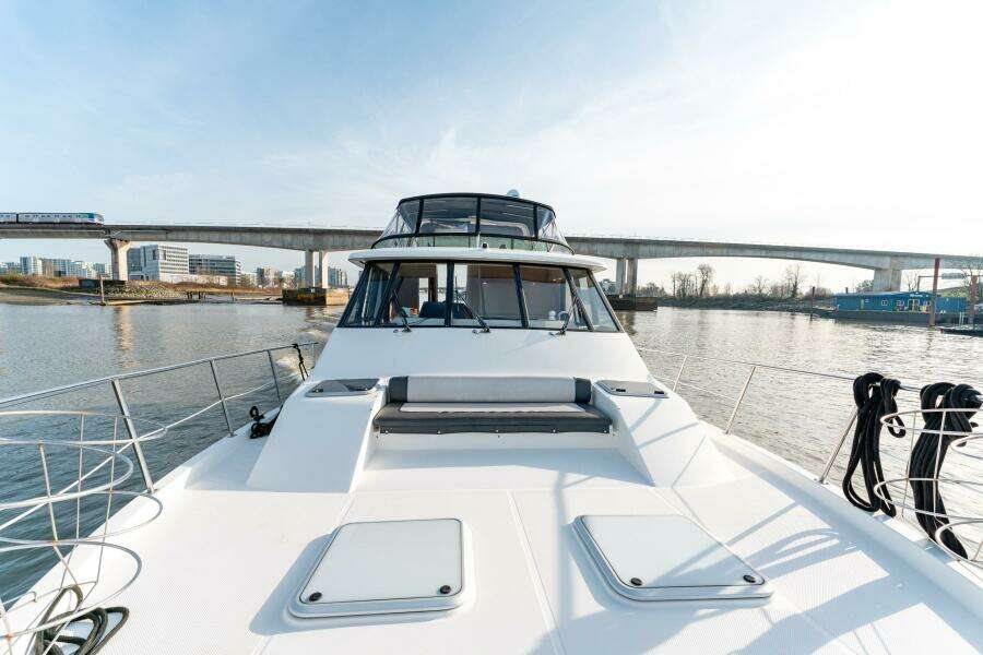 47ft Bayliner Yacht For Sale