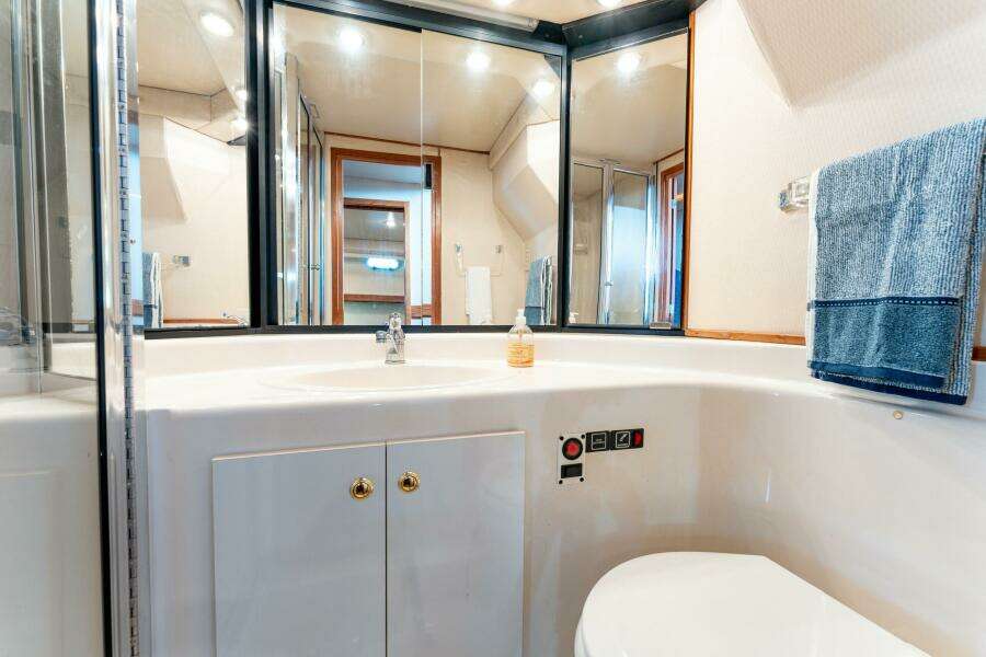 47ft Bayliner Yacht For Sale