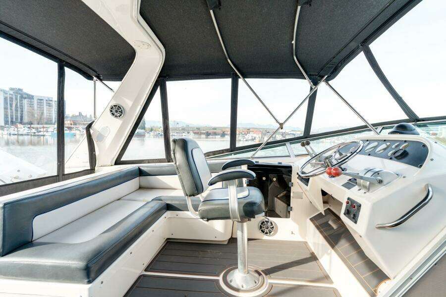 47ft Bayliner Yacht For Sale