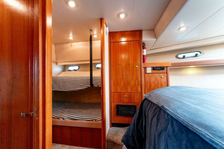 47ft Bayliner Yacht For Sale