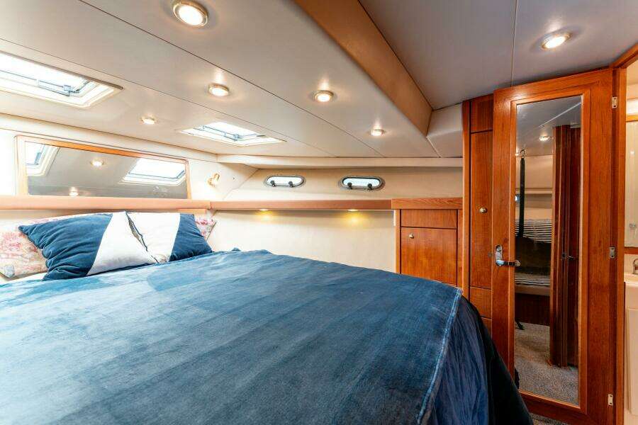 47ft Bayliner Yacht For Sale