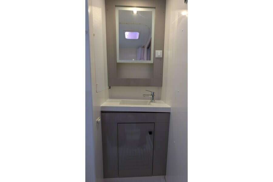 2020-fountaine-pajot-saona-47-sail-9695798-20250919105457679-2.jpg
