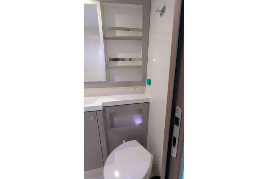 2020-fountaine-pajot-saona-47-sail-9695798-20250919105525810-4.jpg