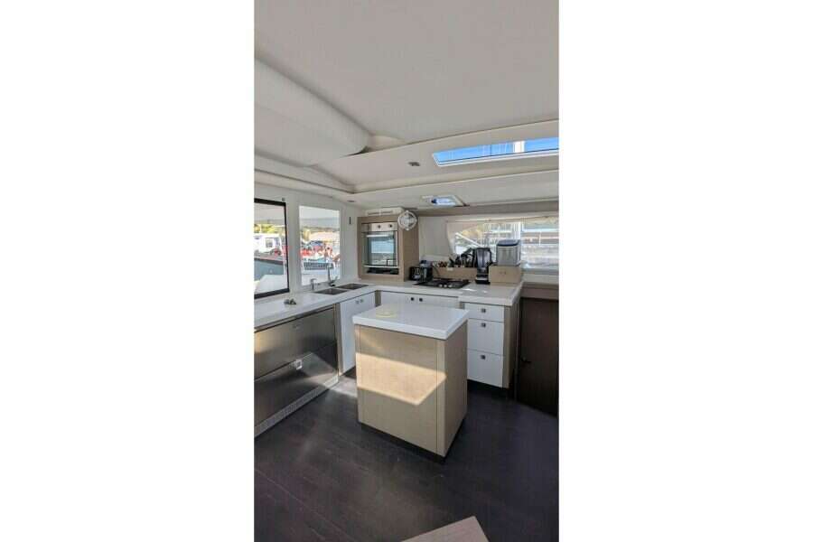 2020-fountaine-pajot-saona-47-sail-9695798-20250919105435270-4.jpg