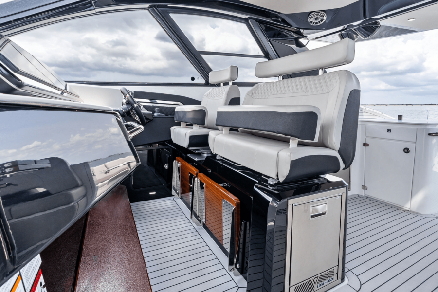 50ft Cruisers Yachts Yacht For Sale