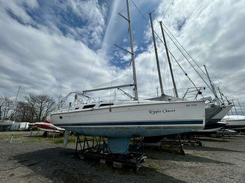 33ft Hunter Yacht For Sale