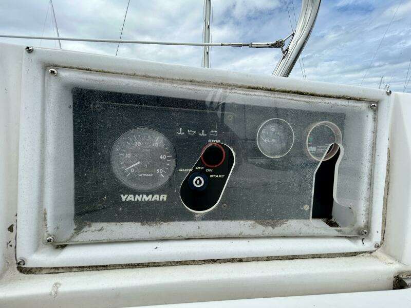 33ft Hunter Yacht For Sale