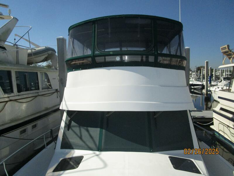 39' Mainship foredeck aft
