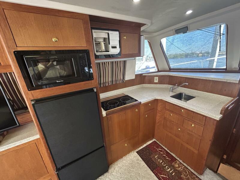 39' Mainship galley