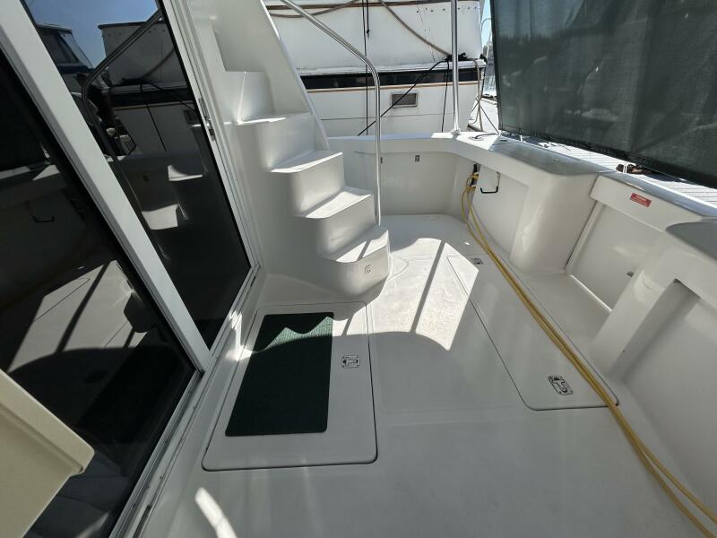 39' Mainship aftdeck starboard