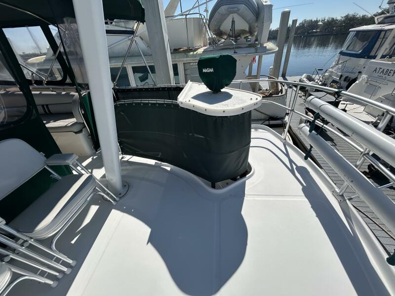 39' Mainship sundeck starboard