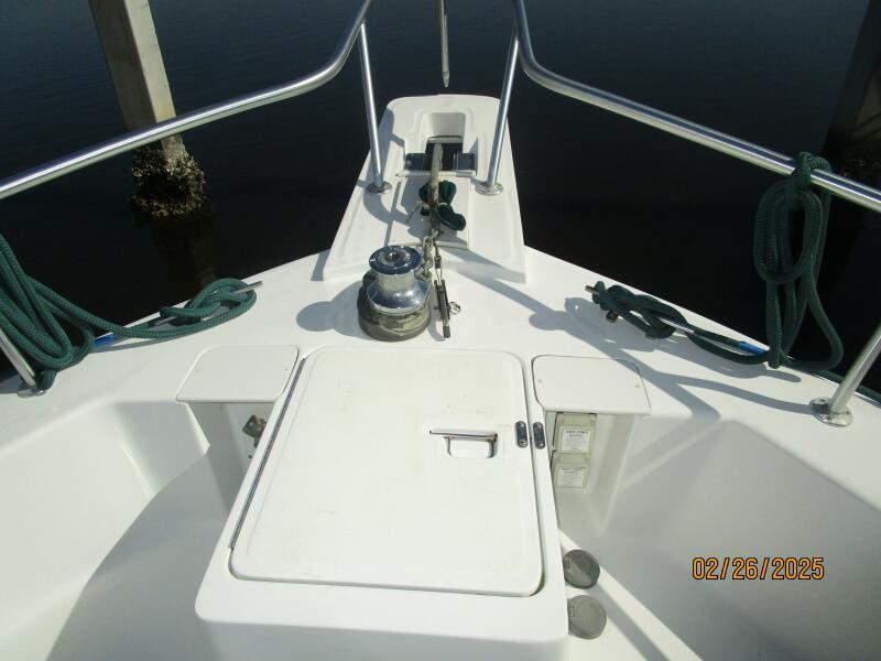 39' Mainship anchor windlass2