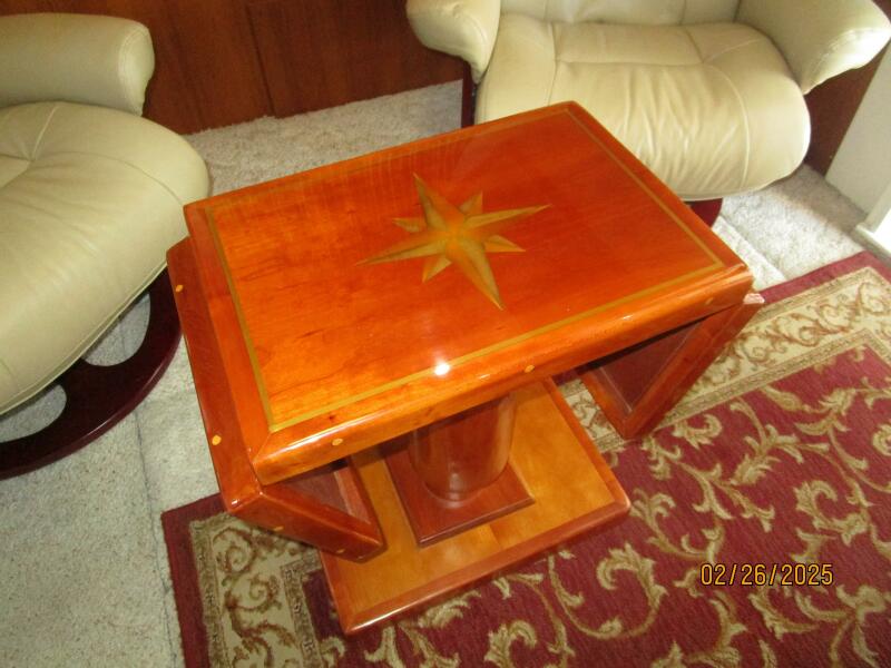 39' Mainship salon table2