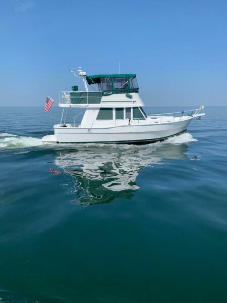 39' Mainship underway1