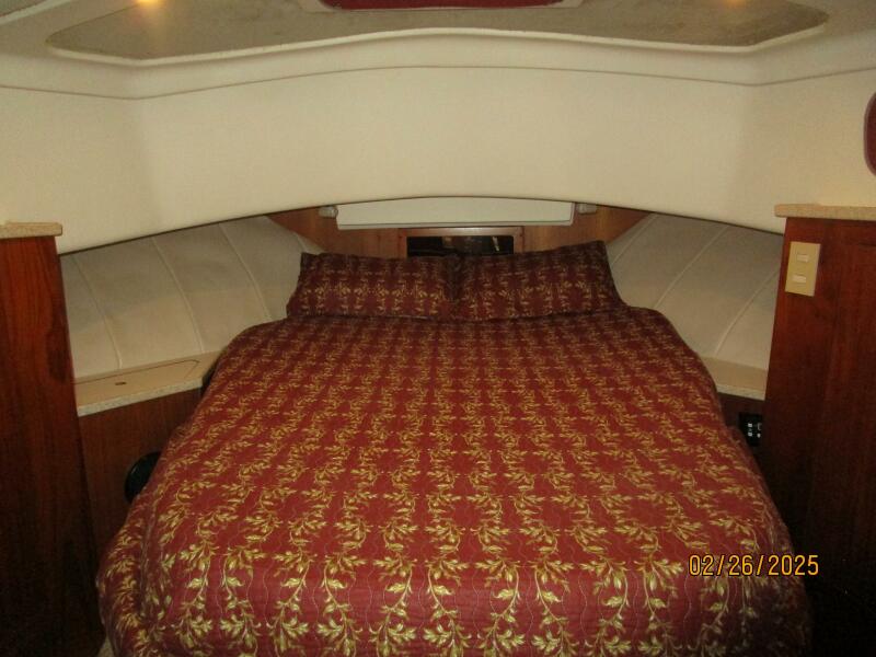 39' Mainship master stateroom