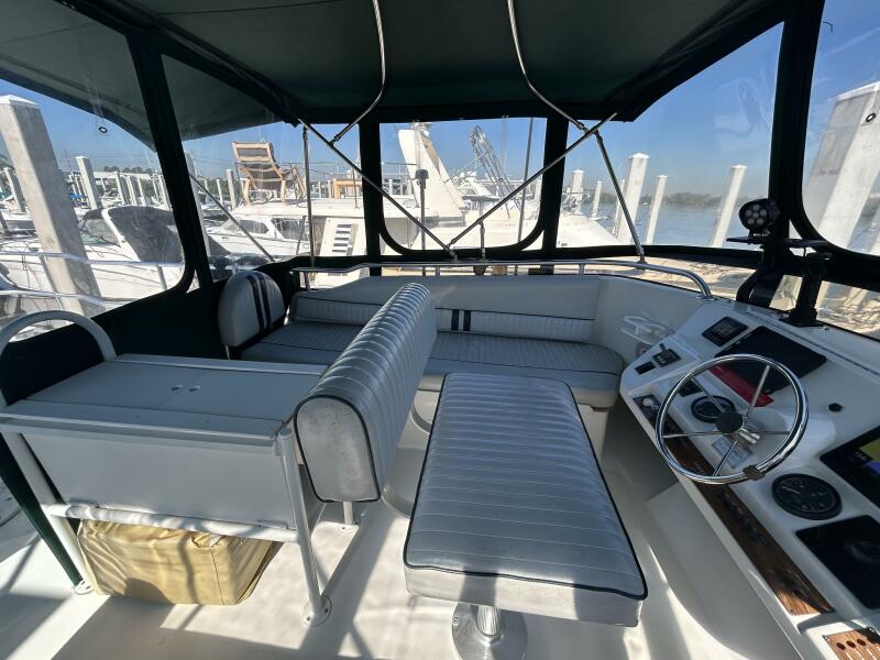 39' Mainship flybridge port