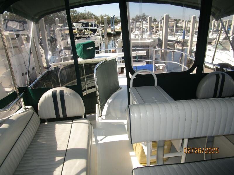 39' Mainship flybridge aft