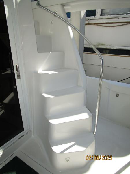 39' Mainship aftdeck-flybridge stairs