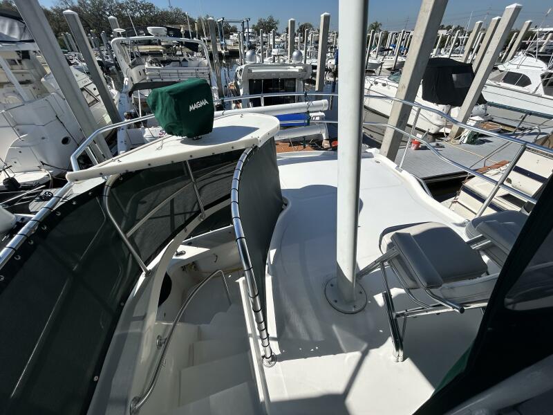 39' Mainship sundeck aft