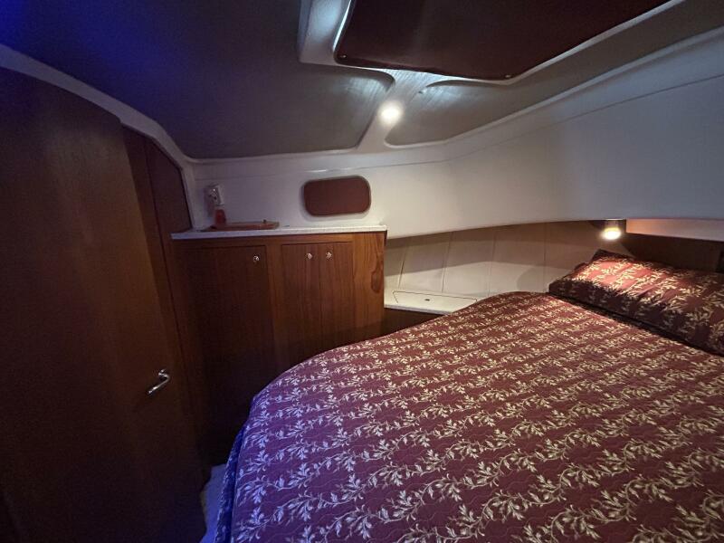 39' Mainship master stateroom port