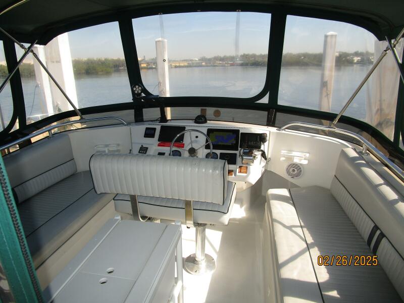 39' Mainship flybridge forward