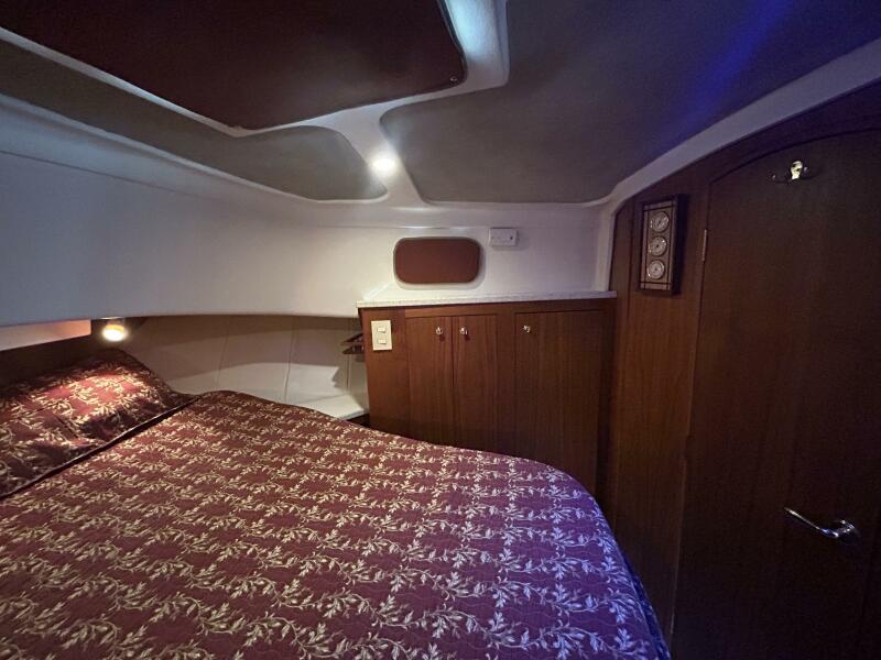 39' Mainship master stateroom starboard