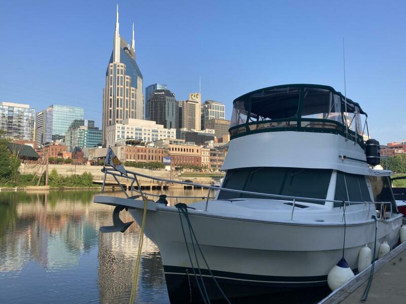 39' Mainship port forward profile