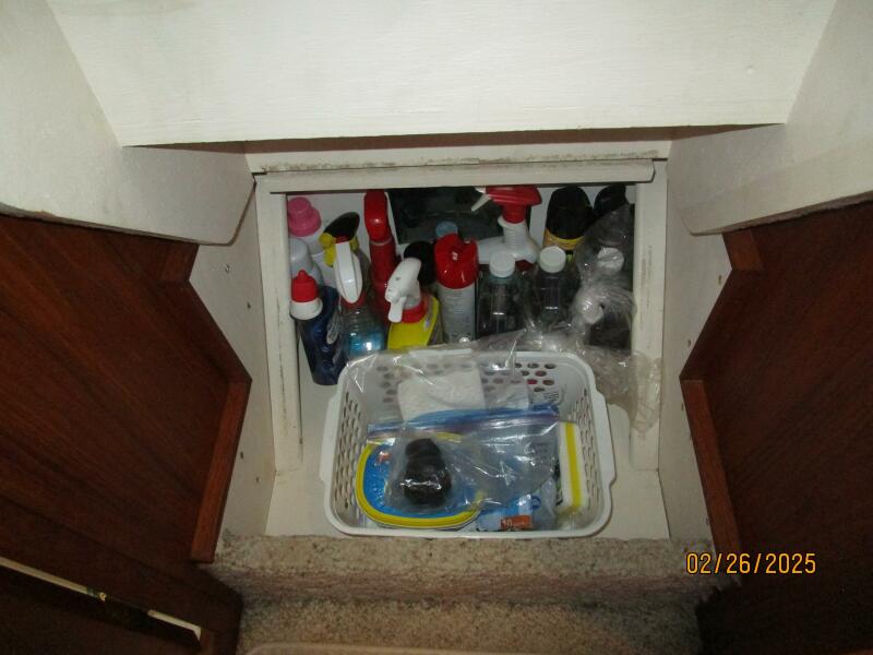39' Mainship companionway steps storage