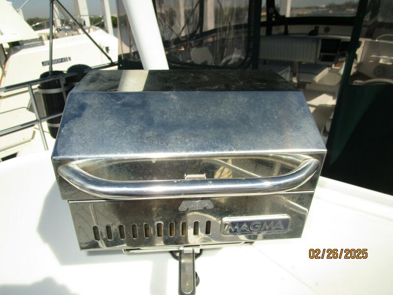 39' Mainship sundeck BBQ grill