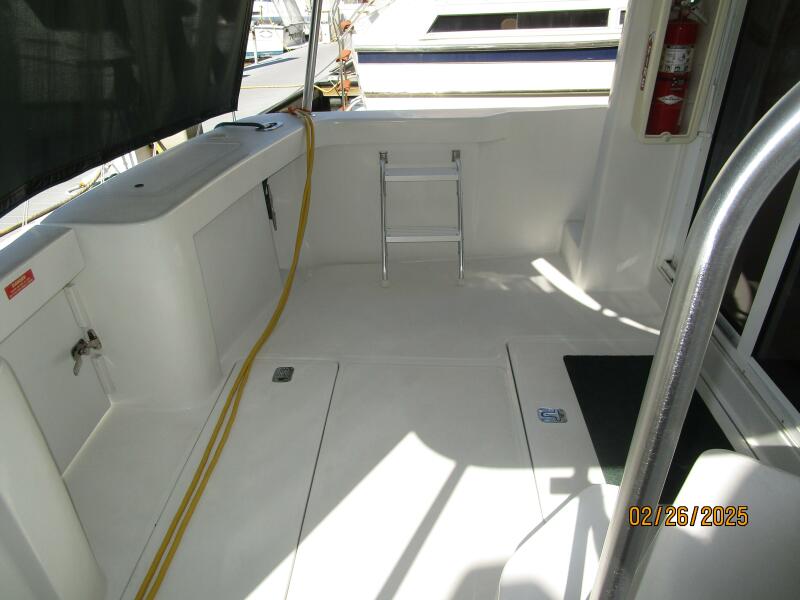 39' Mainship aftdeck port