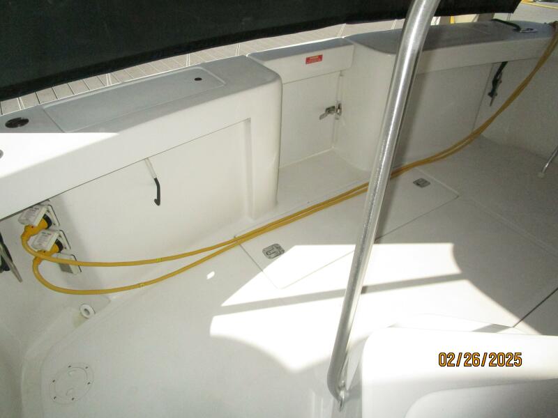 39' Mainship aftdeck1