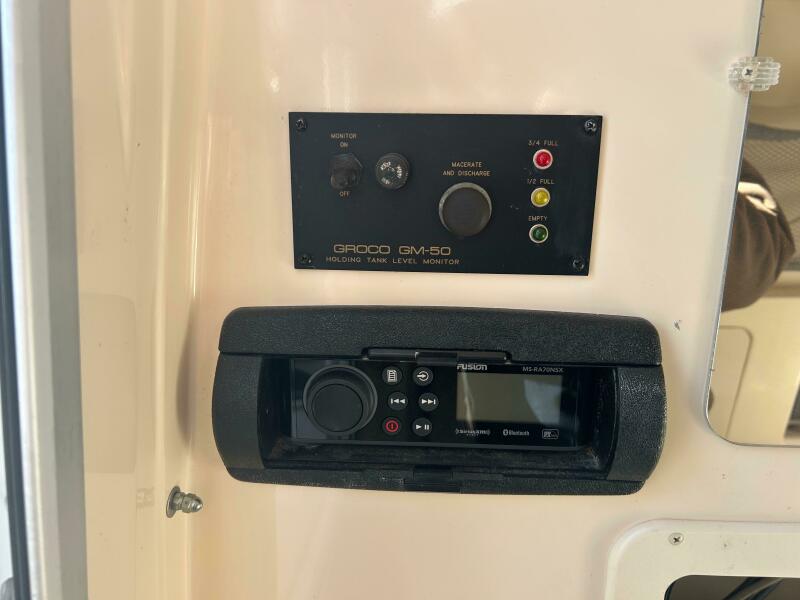 1999 Grady-White 306 Bimini