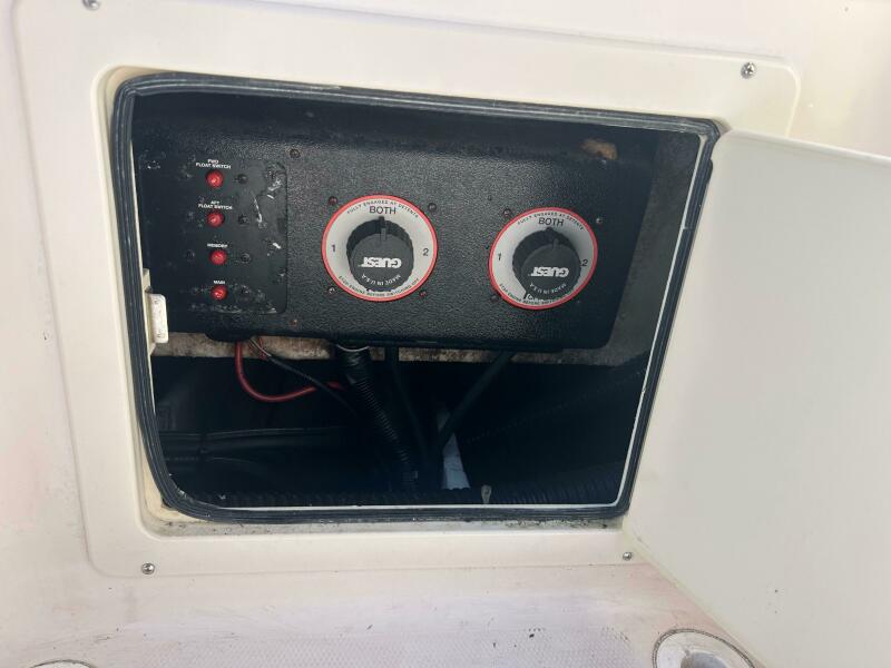 1999 Grady-White 306 Bimini