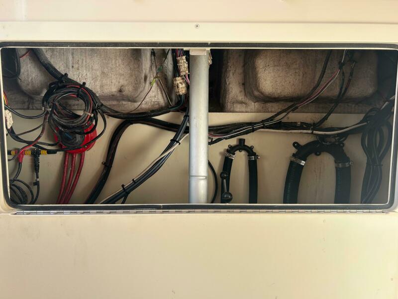 1999 Grady-White 306 Bimini