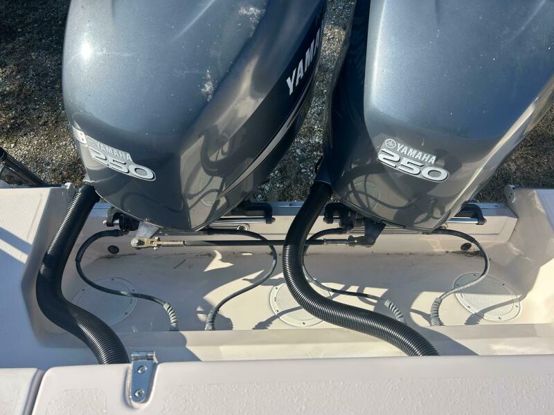 1999 Grady-White 306 Bimini