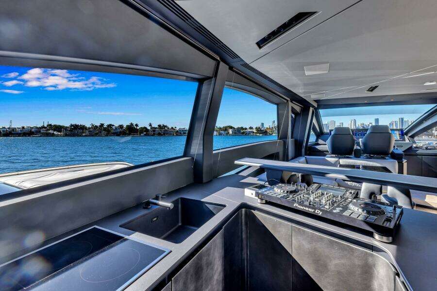 CIAO 80ft Pershing Yacht For Sale