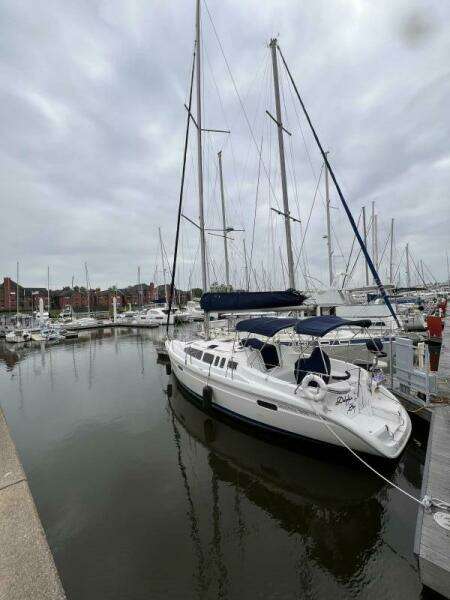 KAYA 33ft Hunter Yacht For Sale