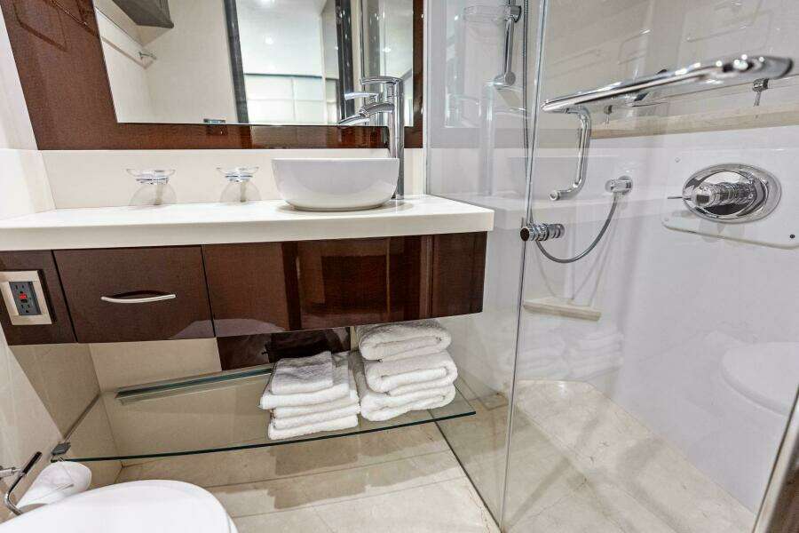 Liquid Asset 78ft Lazzara Yachts Yacht For Sale