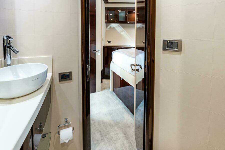 Liquid Asset 78ft Lazzara Yachts Yacht For Sale