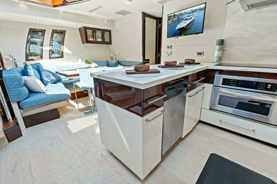 Liquid Asset 78ft Lazzara Yachts Yacht For Sale