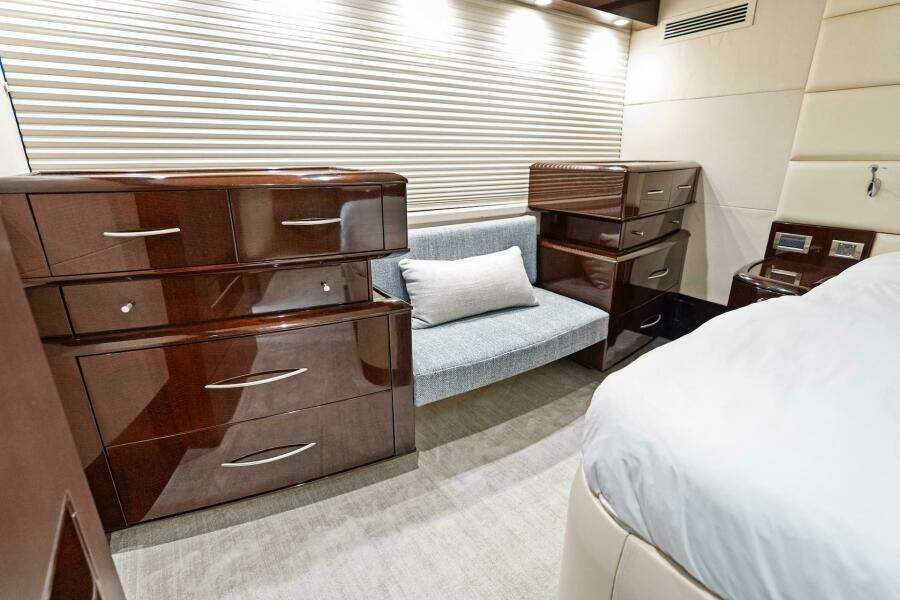 Liquid Asset 78ft Lazzara Yachts Yacht For Sale