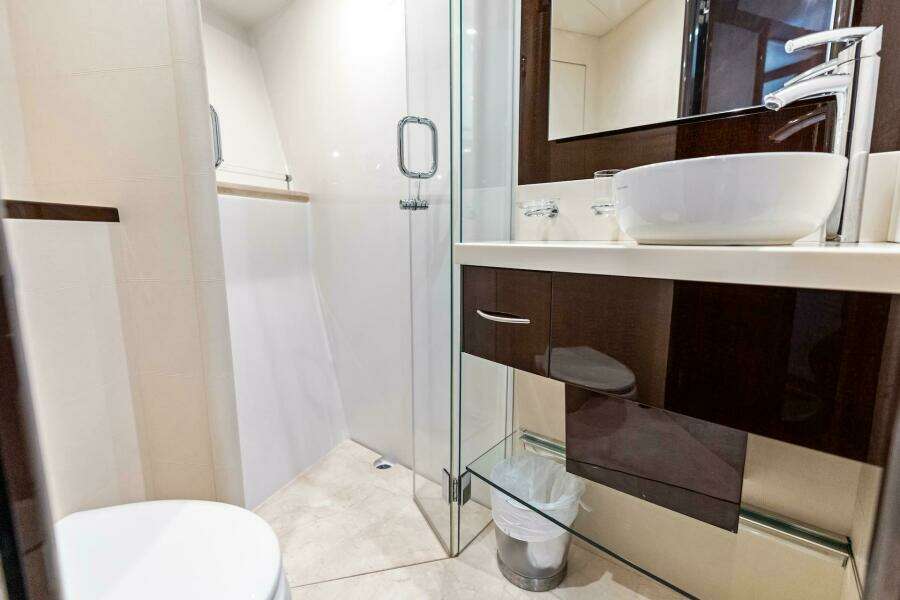 Liquid Asset 78ft Lazzara Yachts Yacht For Sale