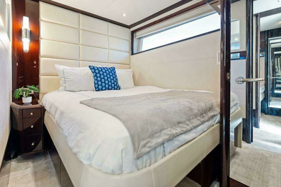 Liquid Asset 78ft Lazzara Yachts Yacht For Sale