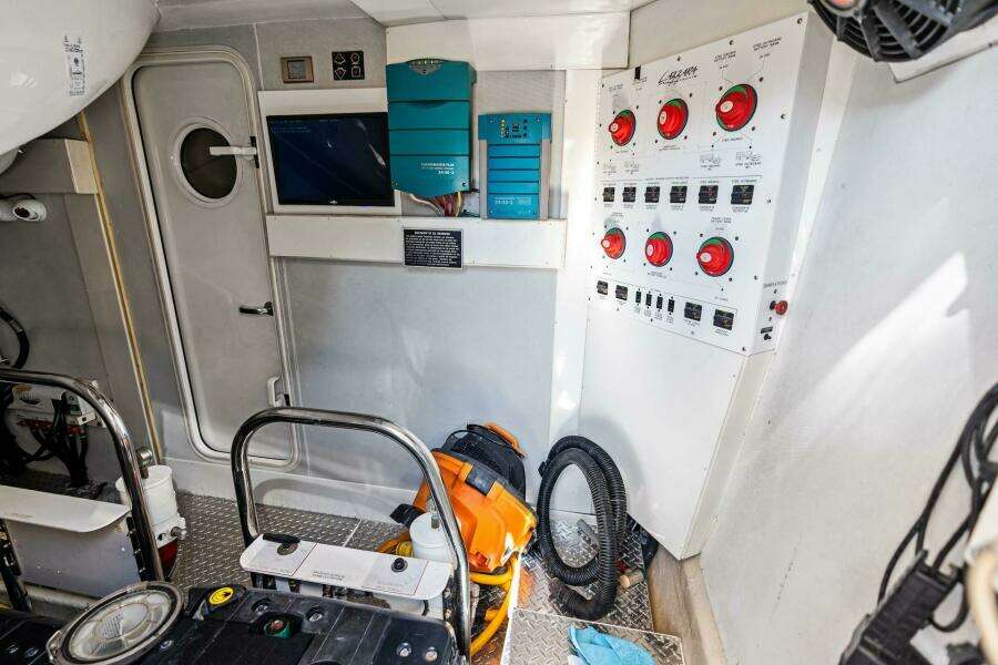 Liquid Asset 78ft Lazzara Yachts Yacht For Sale