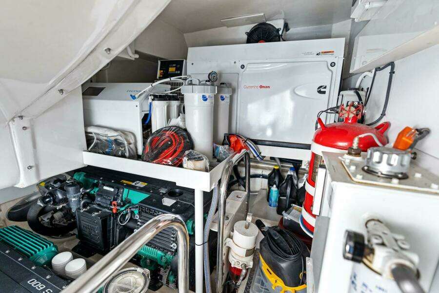 Liquid Asset 78ft Lazzara Yachts Yacht For Sale