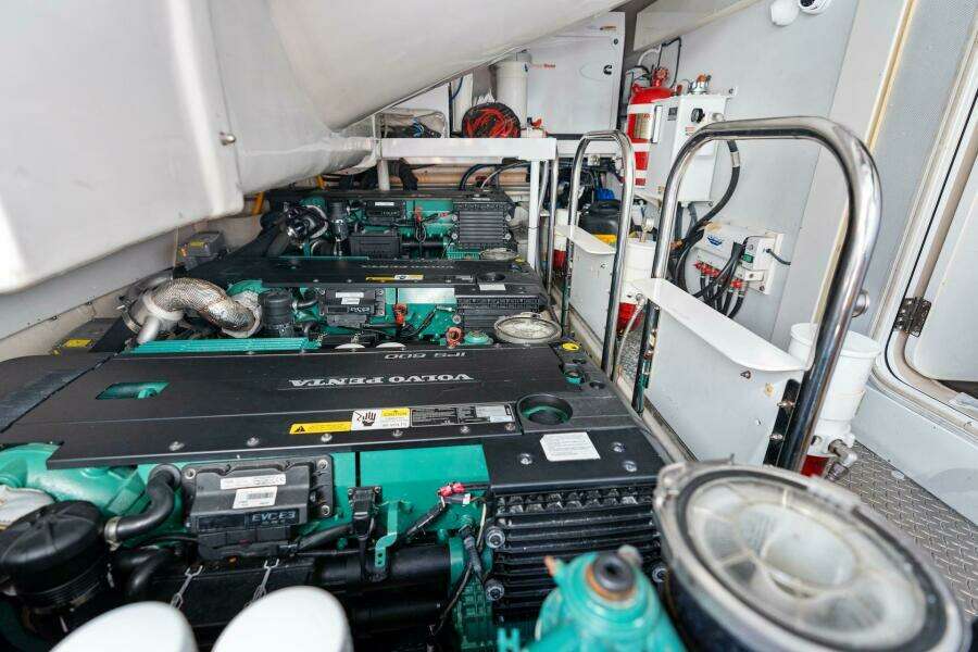 Liquid Asset 78ft Lazzara Yachts Yacht For Sale