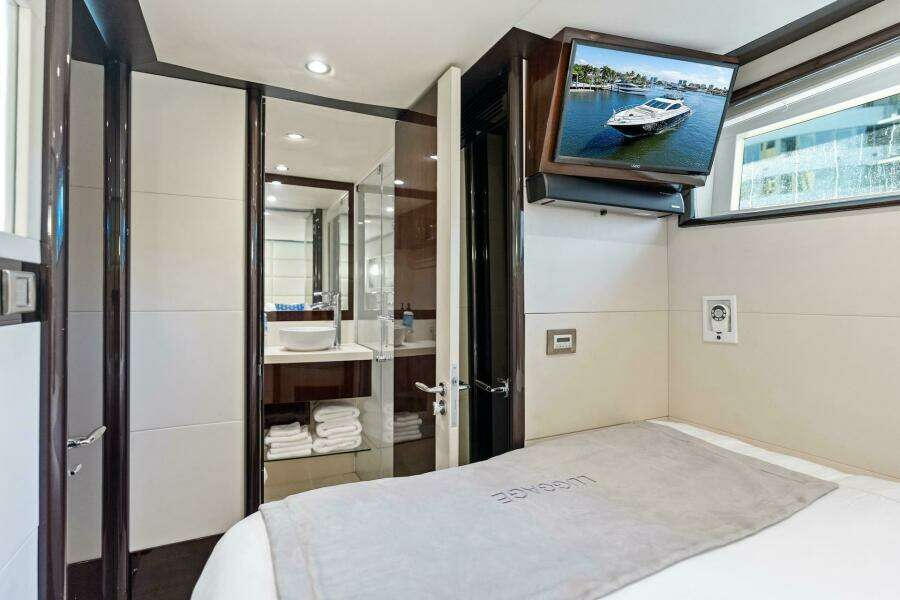 Liquid Asset 78ft Lazzara Yachts Yacht For Sale