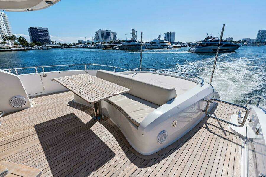 Liquid Asset 78ft Lazzara Yachts Yacht For Sale