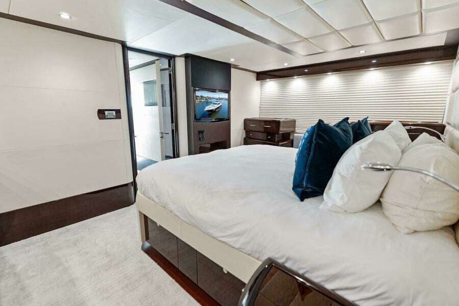 Liquid Asset 78ft Lazzara Yachts Yacht For Sale