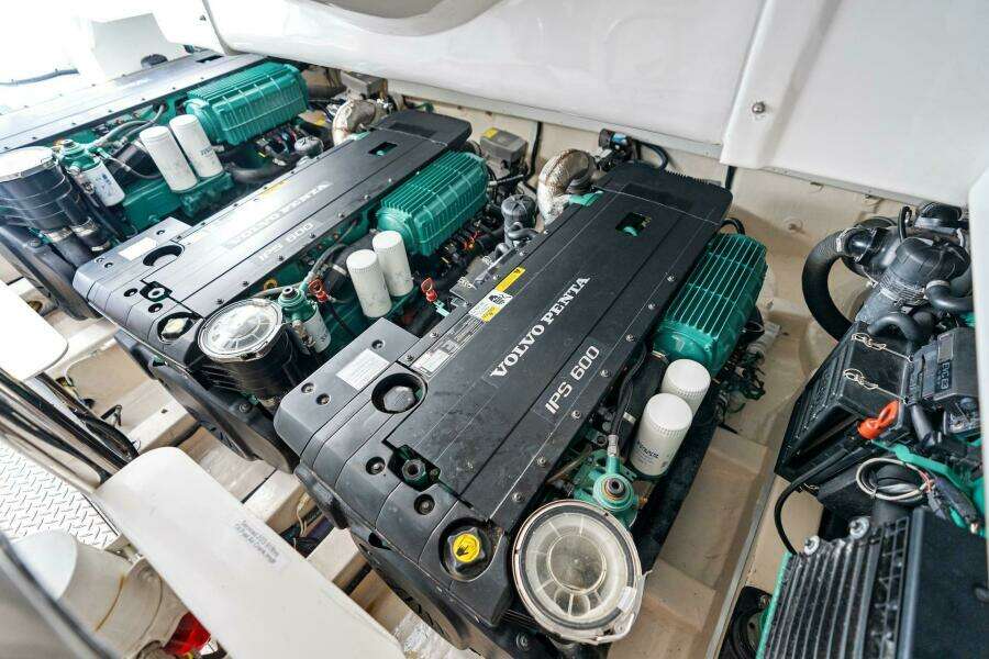 Liquid Asset 78ft Lazzara Yachts Yacht For Sale